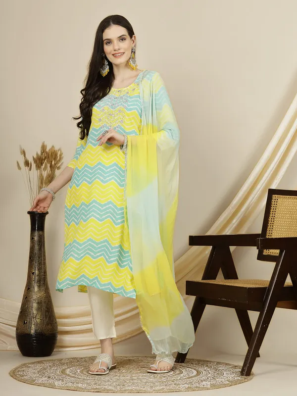 Chic_&_Stylish_Kurti,_Pant_&_Dupatta_Set