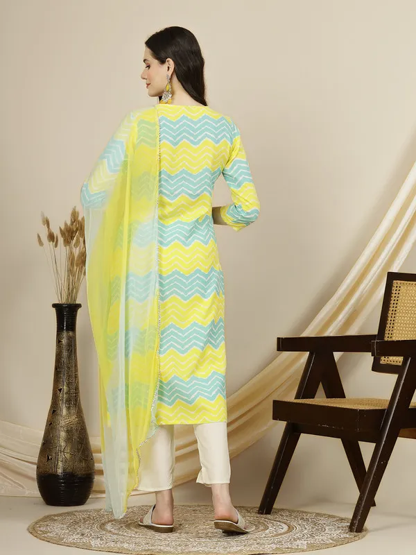 Chic_&_Stylish_Kurti,_Pant_&_Dupatta_Set