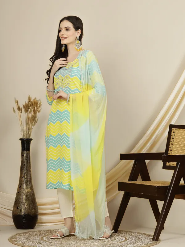 Chic_&_Stylish_Kurti,_Pant_&_Dupatta_Set