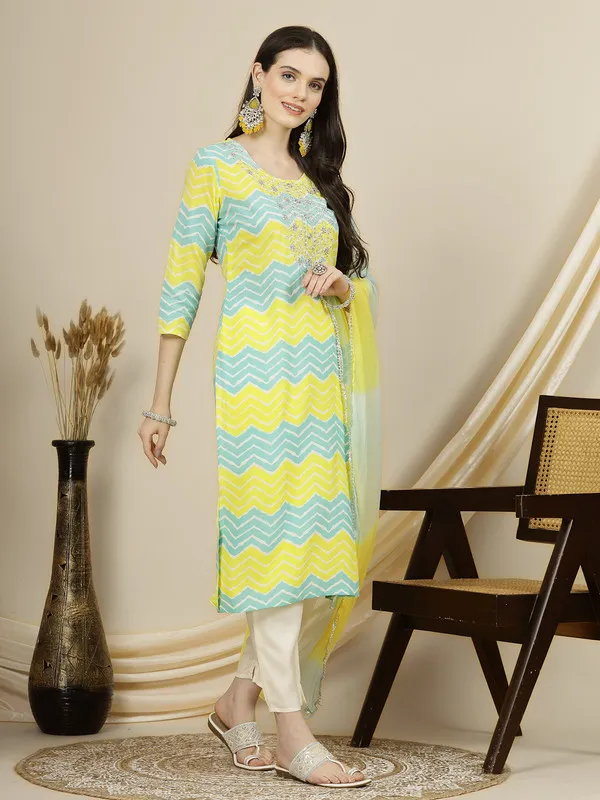 Chic_&_Stylish_Kurti,_Pant_&_Dupatta_Set