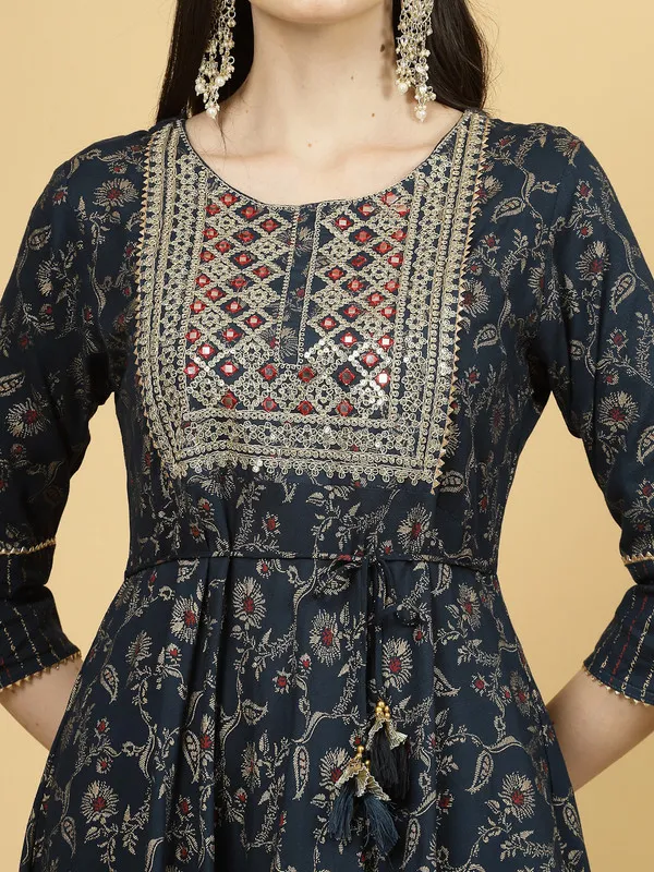Classic_Design_Kurti,_Pant_&_Dupatta_Set
