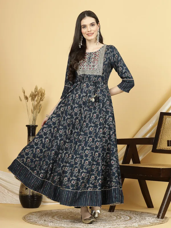 Classic_Design_Kurti,_Pant_&_Dupatta_Set