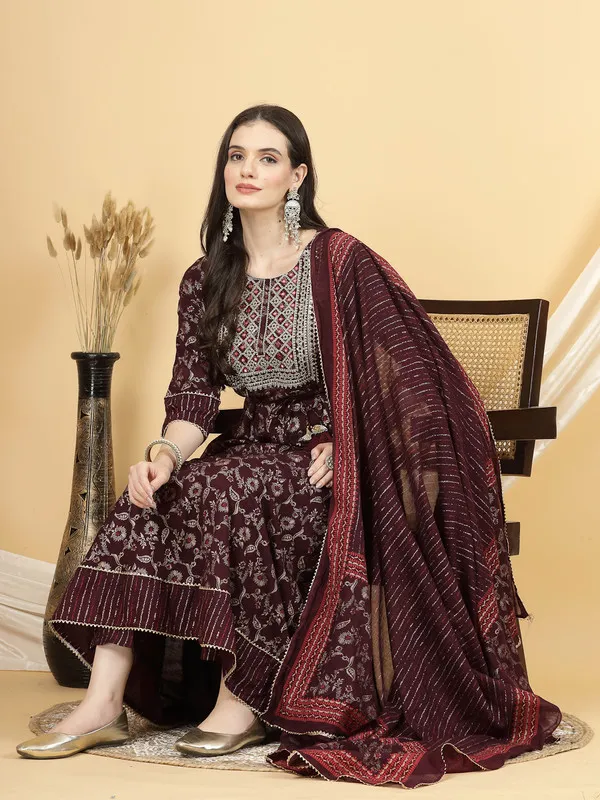 Classic_Kurti,_Pant_&_Dupatta_Set_with_a_Modern_Touch