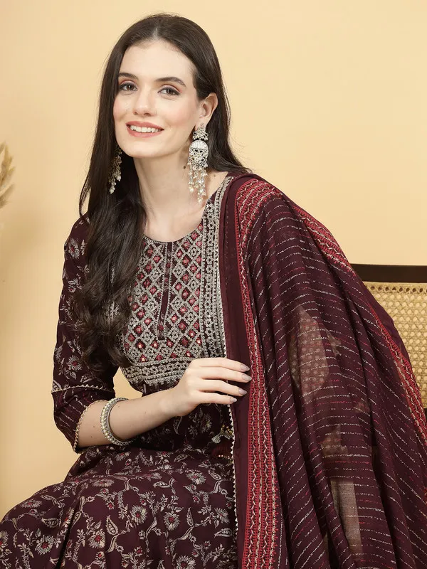 Classic_Kurti,_Pant_&_Dupatta_Set_with_a_Modern_Touch