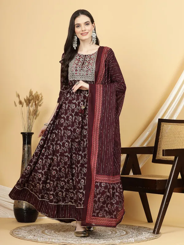 Classic_Kurti,_Pant_&_Dupatta_Set_with_a_Modern_Touch
