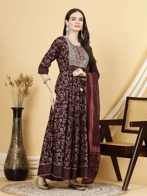 Classic_Kurti,_Pant_&_Dupatta_Set_with_a_Modern_Touch