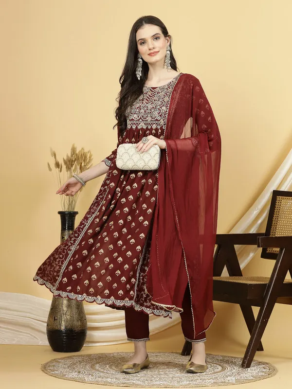 Comfortable_Kurti,_Pant_&_Dupatta_Set_for_Everyday_Wear