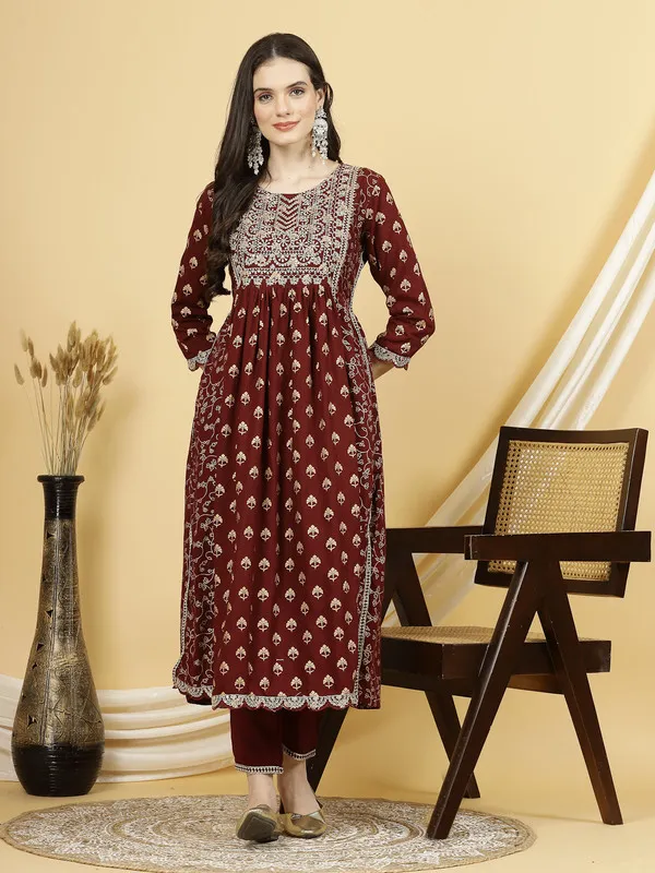 Comfortable_Kurti,_Pant_&_Dupatta_Set_for_Everyday_Wear