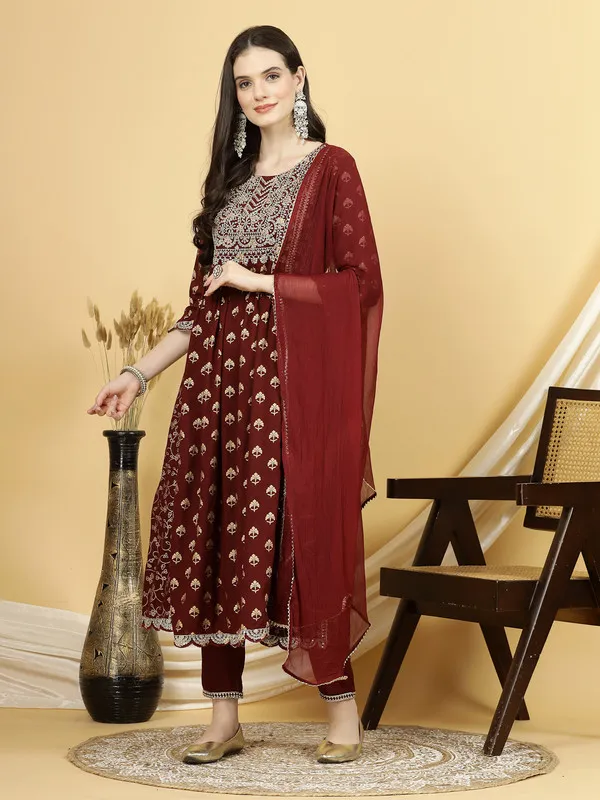 Comfortable_Kurti,_Pant_&_Dupatta_Set_for_Everyday_Wear
