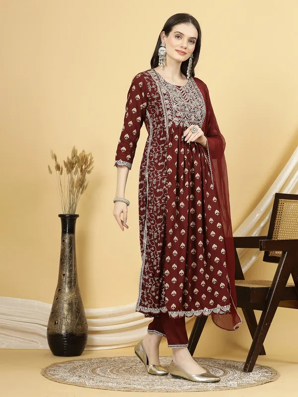 Comfortable_Kurti,_Pant_&_Dupatta_Set_for_Everyday_Wear