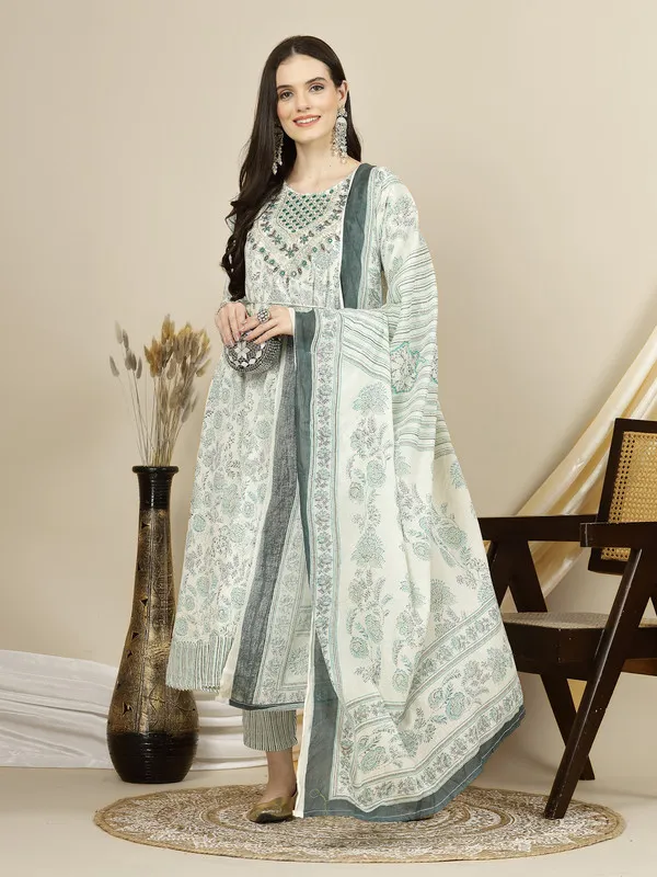 Contemporary_Kurti,_Pant_&_Dupatta_Set