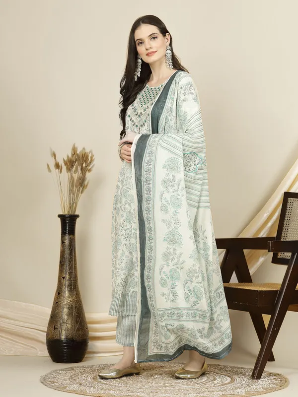 Contemporary_Kurti,_Pant_&_Dupatta_Set