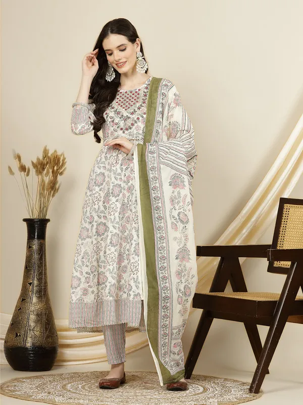 Cool_&_Comfortable_Kurti,_Pant_&_Dupatta_Set