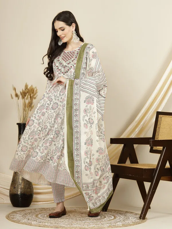 Cool_&_Comfortable_Kurti,_Pant_&_Dupatta_Set
