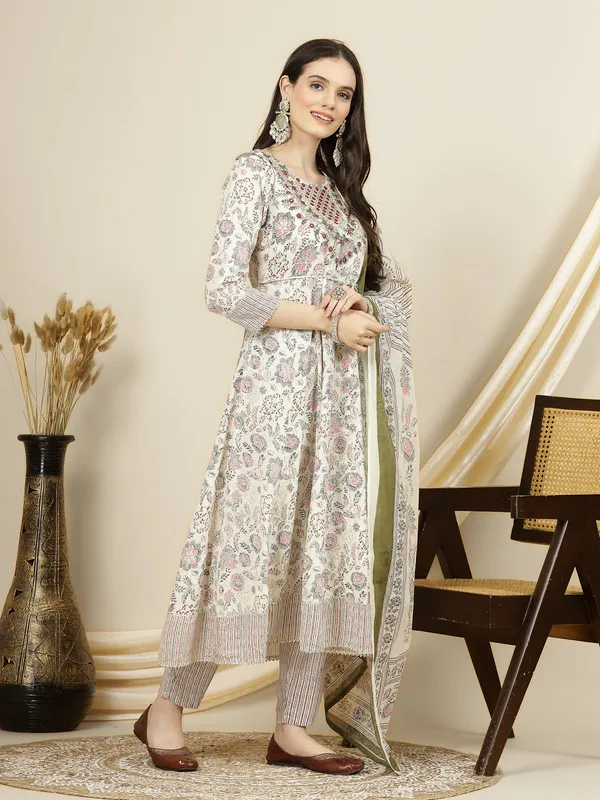 Cool_&_Comfortable_Kurti,_Pant_&_Dupatta_Set