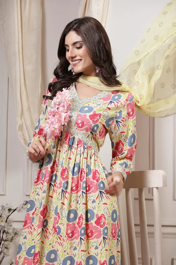 Gorgeous_Kurti,_Pant_&_Dupatta_Set_with_Delicate_Work