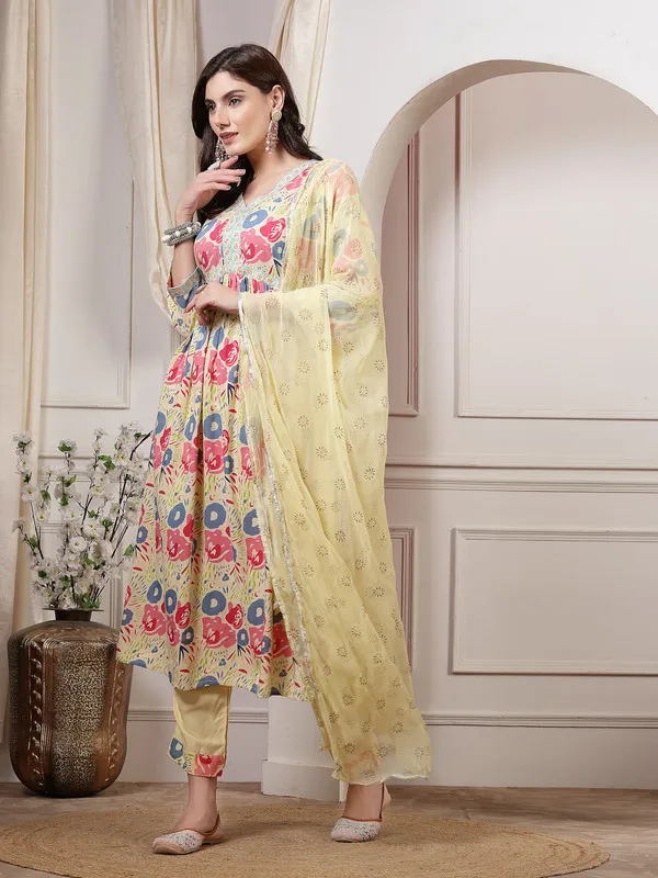 Gorgeous_Kurti,_Pant_&_Dupatta_Set_with_Delicate_Work
