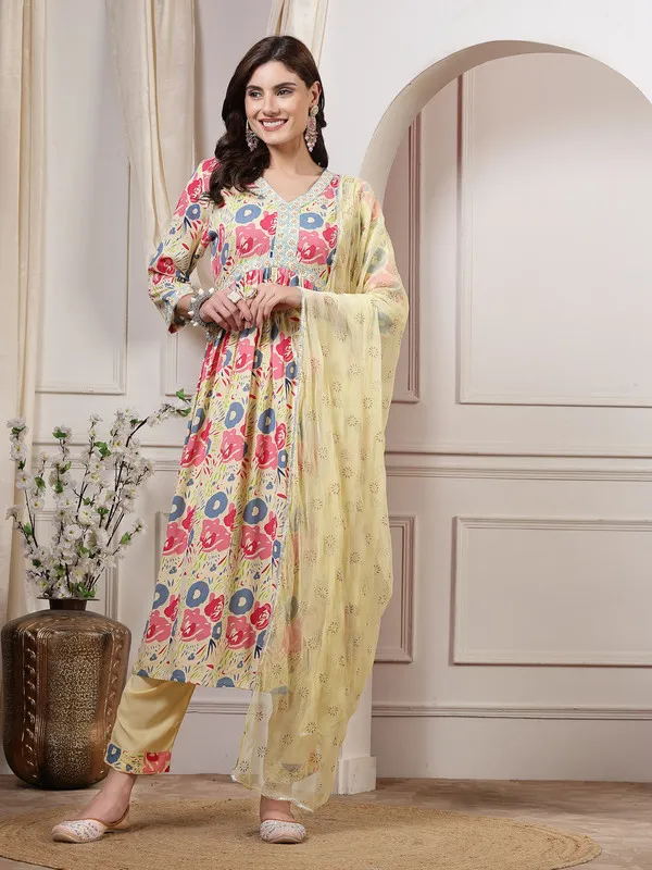 Gorgeous_Kurti,_Pant_&_Dupatta_Set_with_Delicate_Work