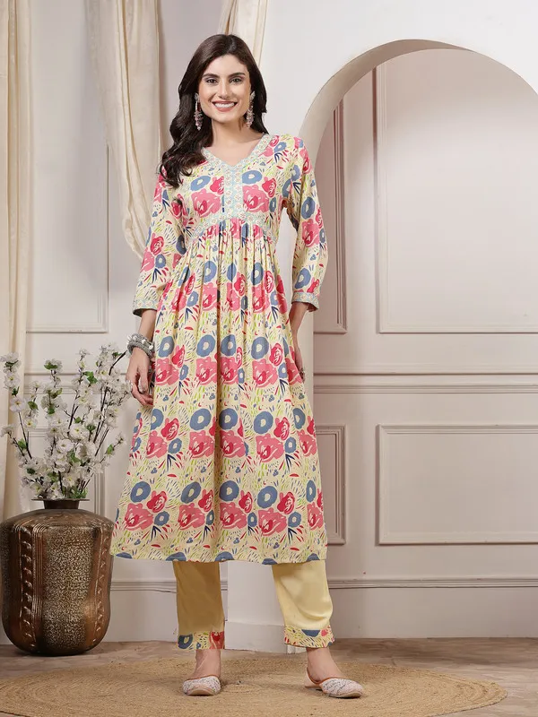 Gorgeous_Kurti,_Pant_&_Dupatta_Set_with_Delicate_Work