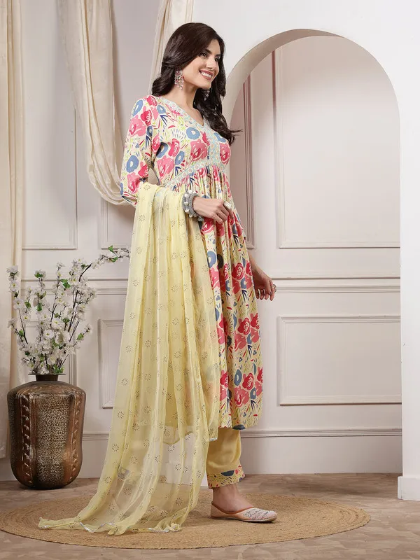 Gorgeous_Kurti,_Pant_&_Dupatta_Set_with_Delicate_Work