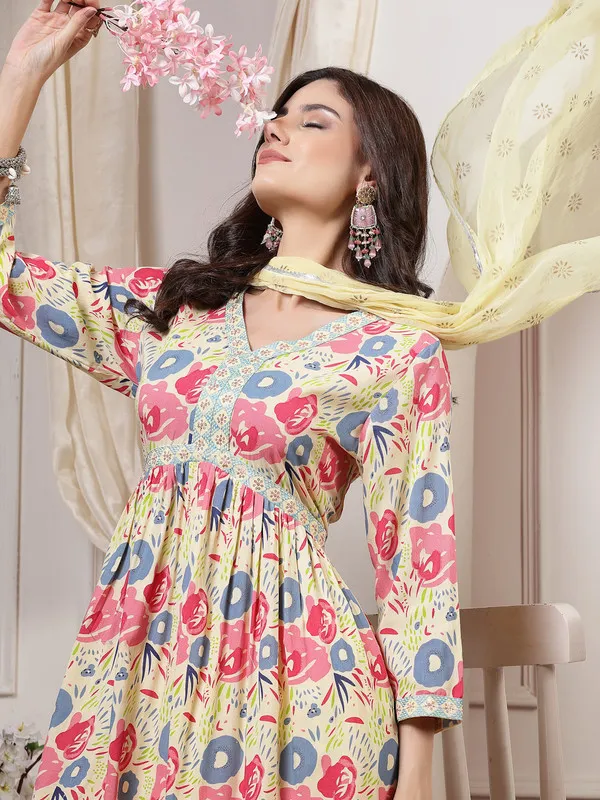 Gorgeous_Kurti,_Pant_&_Dupatta_Set_with_Delicate_Work