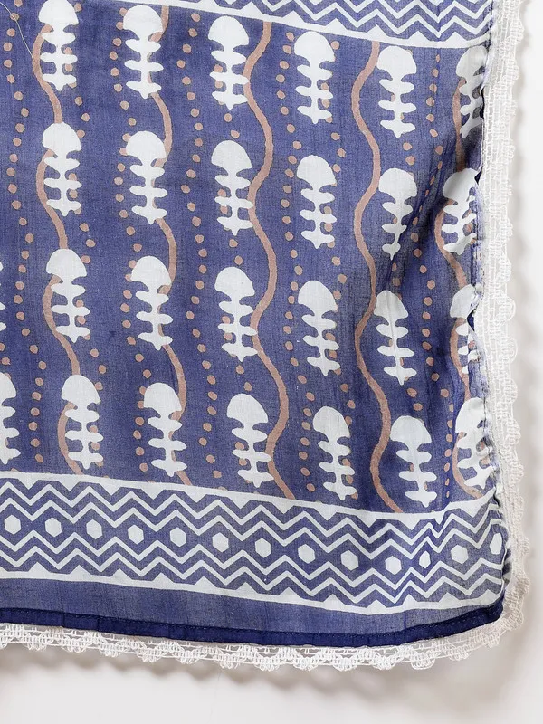 Graceful_Kurti,_Pant_&_Dupatta_with_Beautiful_Patterns