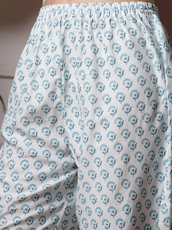 _Evening_Wear_Kurti,_Pant_&_Dupatta_Ensemble