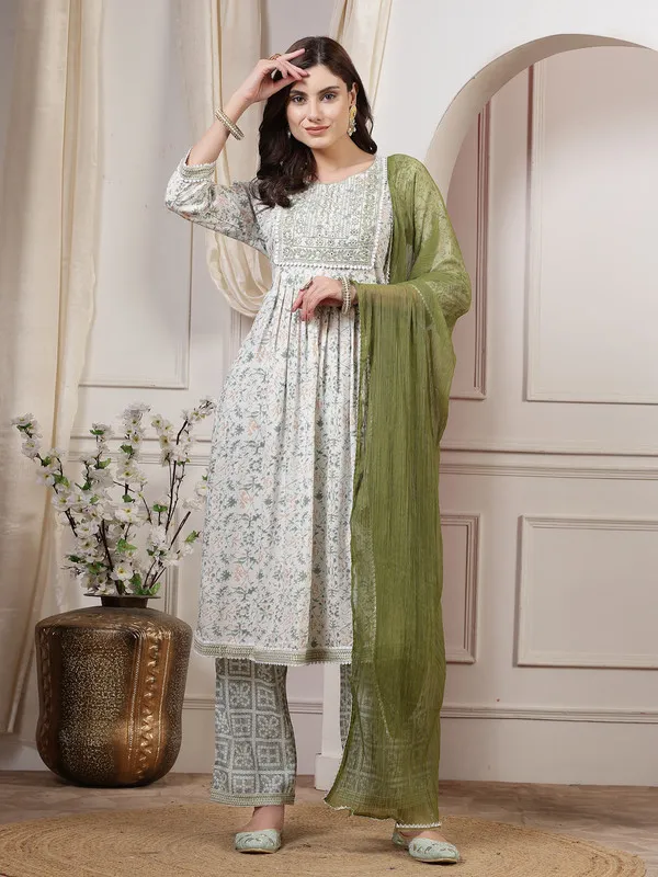 _Luxurious_Kurti,_Pant_&_Dupatta_with_Rich_Fabrics