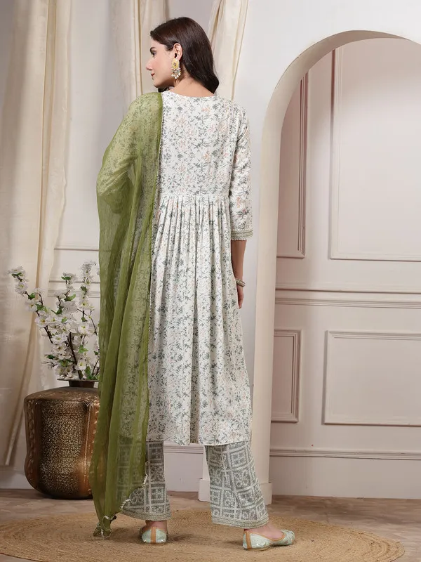 _Luxurious_Kurti,_Pant_&_Dupatta_with_Rich_Fabrics