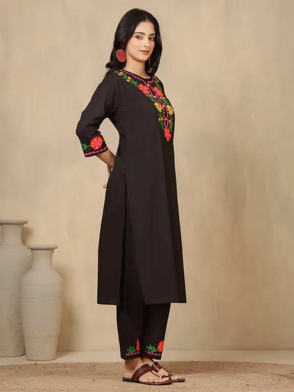 Lotus_Loom_Women_Cotton_Solid_Black_Aari_Work_Kurta_with_Pant