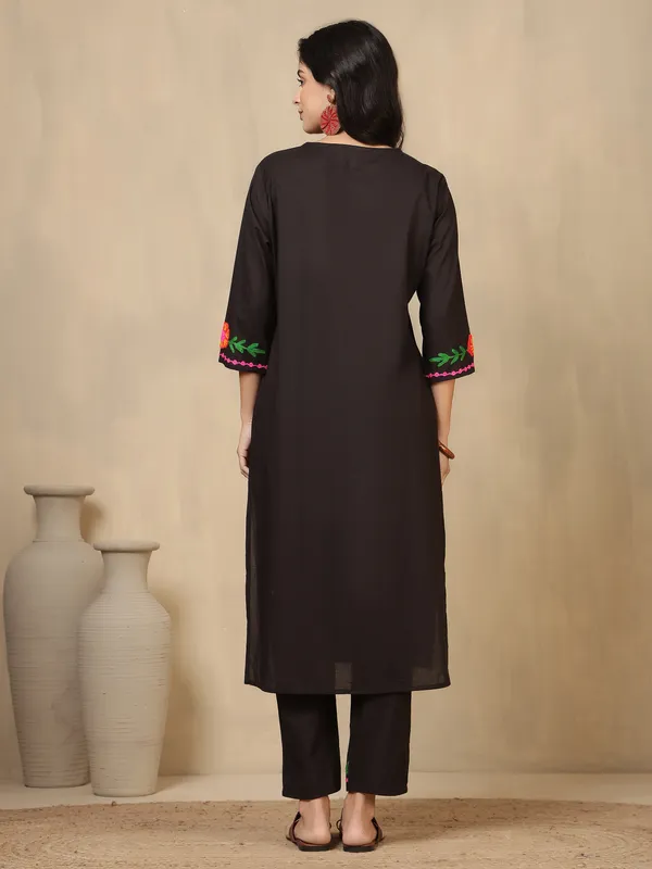 Lotus_Loom_Women_Cotton_Solid_Black_Aari_Work_Kurta_with_Pant