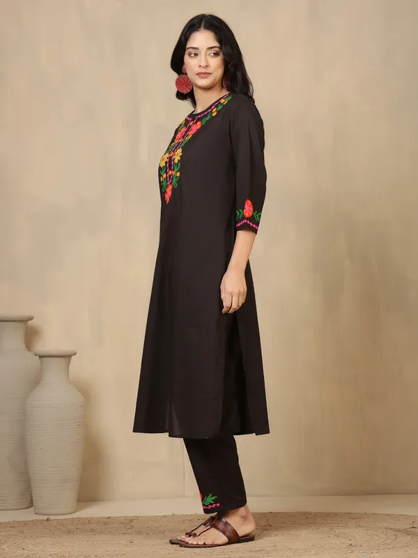 Lotus_Loom_Women_Cotton_Solid_Black_Aari_Work_Kurta_with_Pant