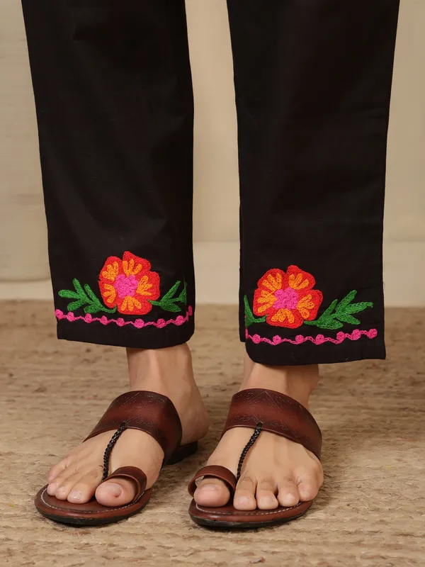 Lotus_Loom_Women_Cotton_Solid_Black_Aari_Work_Kurta_with_Pant