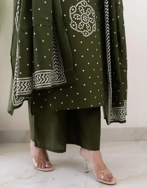 Mehendi_Muse_Bandhej_Mirror_Work_Cotton_Suit