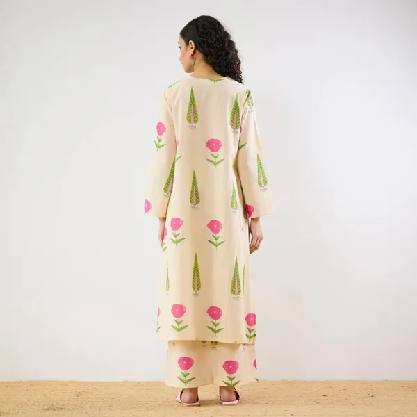 Midnight-Cream-Floral-Printed-Kurta-Set-with-V-Neck-Detail
