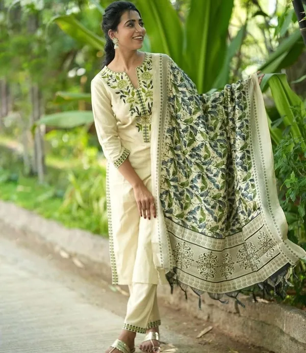 Off-White_Floral_Ethnic_Suit_Set_for_Women