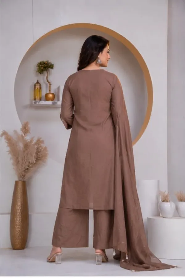 Women_Ethnic_Motifs_Embroidered_Regular_Thread_Work_Pure_Cotton_Kurta_with_Trousers_&_With_Dupatta