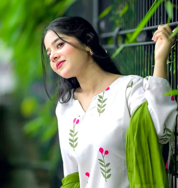 Women's_White_Floral_Printed_Kurta_with_Patiala_Salwar_&_Olive_Green_Dupatta_Set