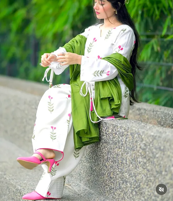 Women's_White_Floral_Printed_Kurta_with_Patiala_Salwar_&_Olive_Green_Dupatta_Set