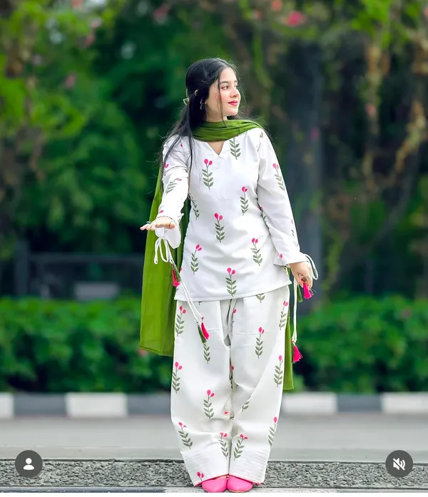 Women's_White_Floral_Printed_Kurta_with_Patiala_Salwar_&_Olive_Green_Dupatta_Set