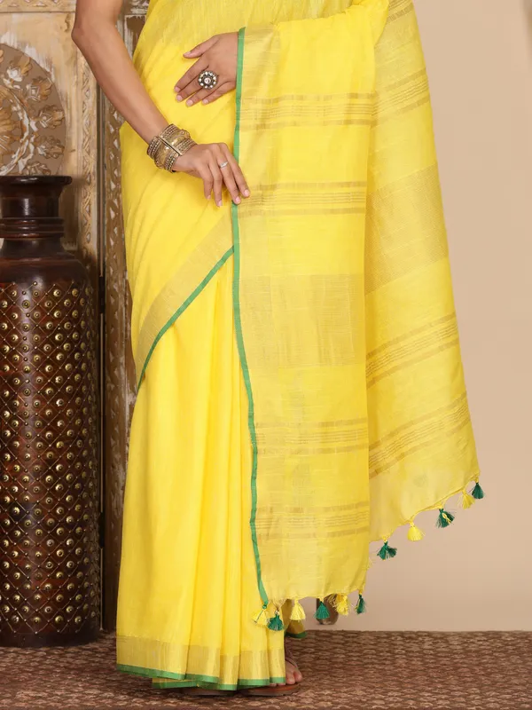 Yellow_Women's_Linen_Slub_Saree_with_Blouse_Piece_for_Every_Occasion