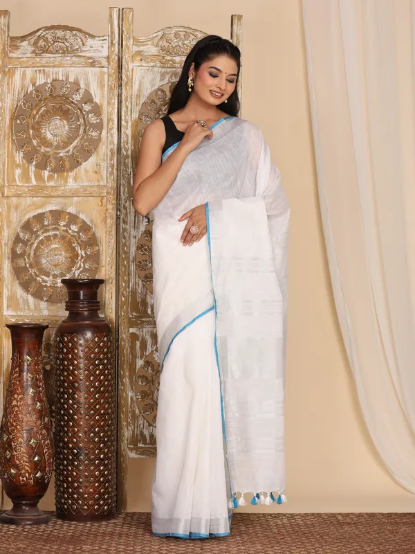 White_Women's_Linen_Slub_Saree_with_Blouse_Piece_for_Every_Occasion