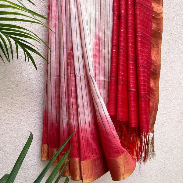 Red_Exquisite_Semi_Silk_Sarees_with_Blouse