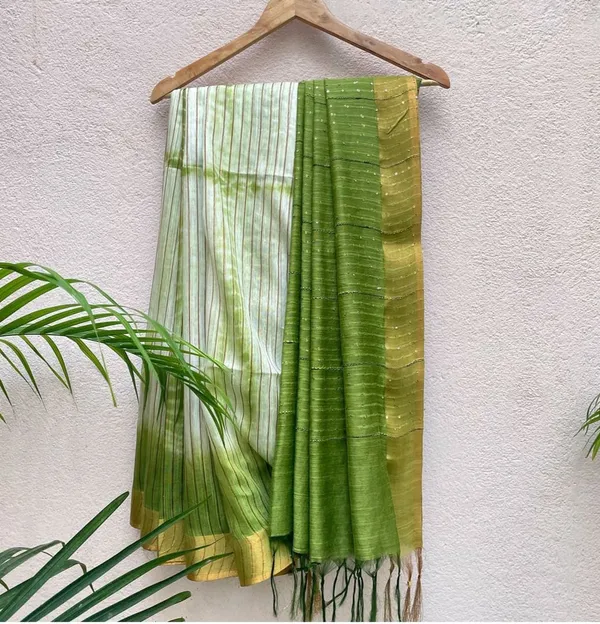 Green_Exquisite_Semi_Silk_Sarees_with_Blouse