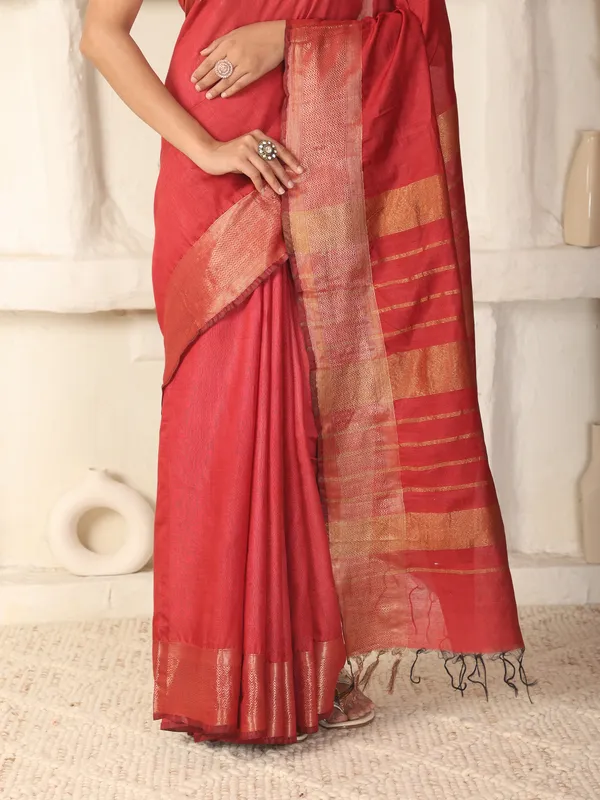 Red_Exquisite_Semi_Silk_Sarees_with_Blouse