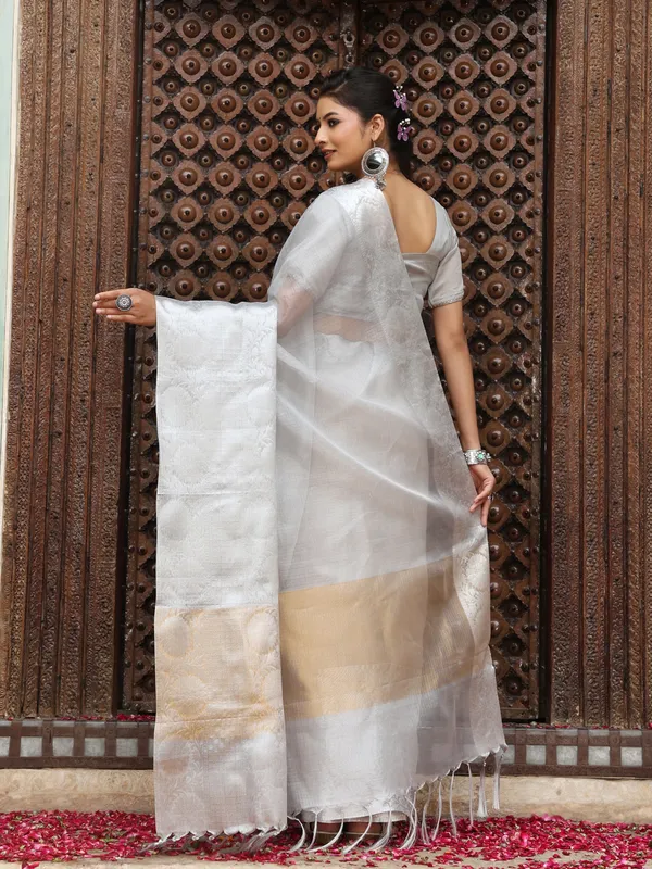 Handloom_Pure_Soft_Tissue_Saree_With_Banarasi_Weaving_Zari_Border_And_Running_BP_|_Saree_For_Party,_Wedding,_And_Festivals_(Silver)