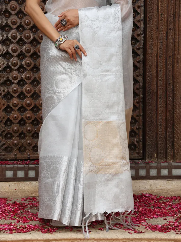Handloom_Pure_Soft_Tissue_Saree_With_Banarasi_Weaving_Zari_Border_And_Running_BP_|_Saree_For_Party,_Wedding,_And_Festivals_(Silver)