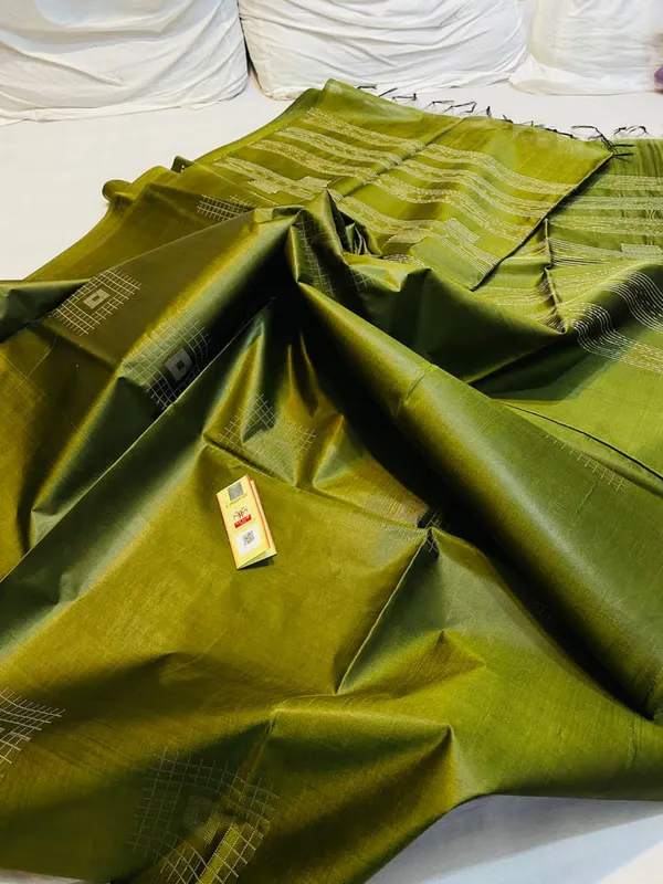 Green_Exquisite_Semi_Silk_Sarees_with_Blouse