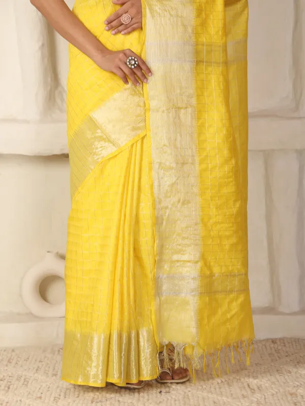 Yellow_Exquisite_Semi_Silk_Sarees_with_Blouse