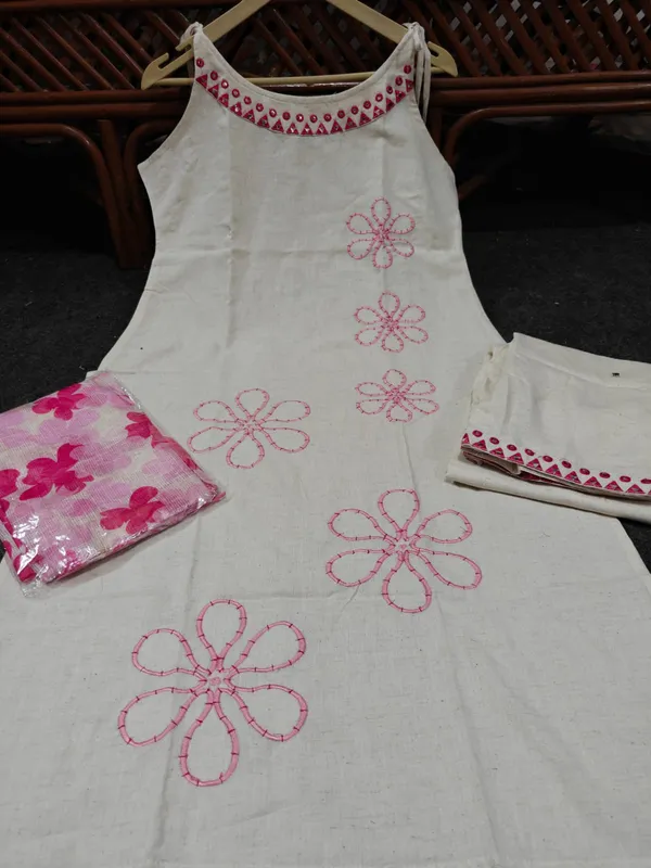 Cotton_Embroidered_Cut_Sleeve_Kurta_With_Pant_&_Dupatta_Set__.